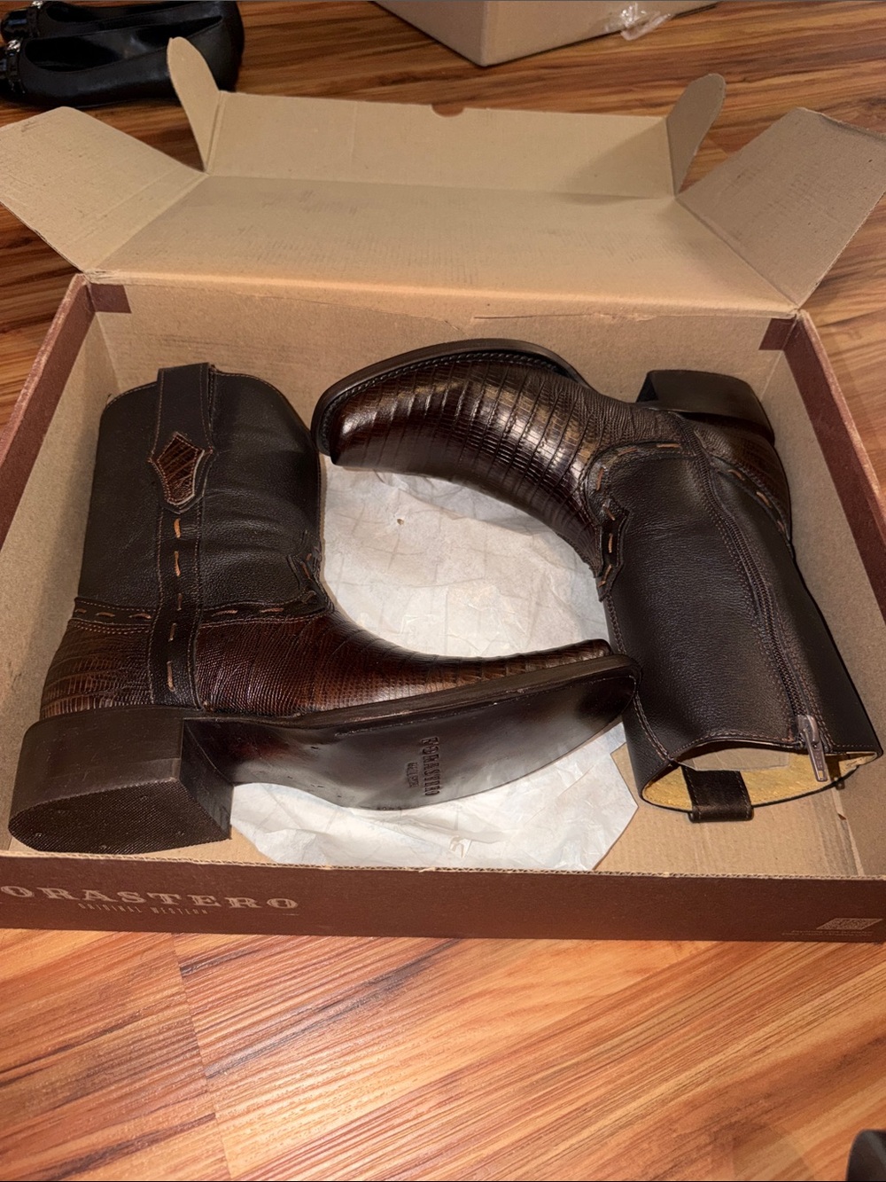 Forever 21 Men's Brown Two-Tone Western Zip Boots